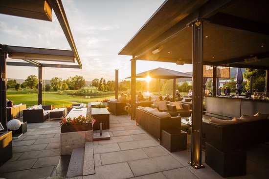 terrasse-lounge-bar Golfpark.jpg